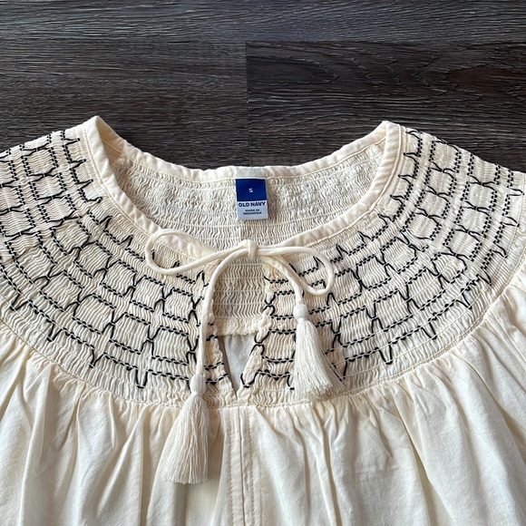 Old Navy Notch Tie Neck Smocked Yoke Puff Sleeve Short Blouse - Picture 3 of 11